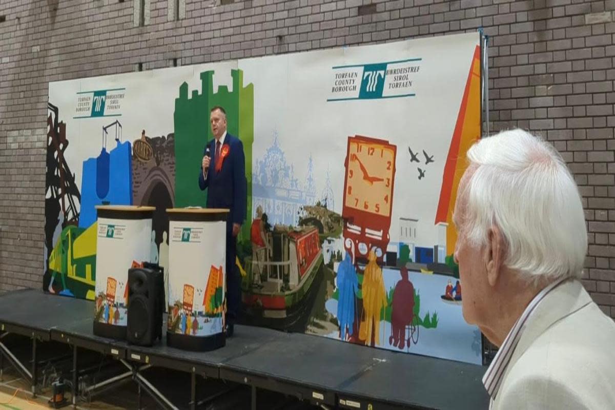 Labour's Nick Thomas-Symonds gives his victory speech as Reform candidate Ian Williams looks on <i>(Image: Newsquest)</i>