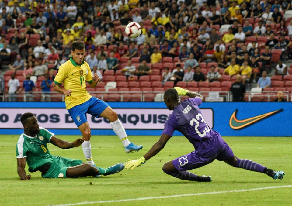 Brazil midfielder Philippe Coutinho's goal attempt was blocked by Senegal player Salif Sane (left) and goalkeeper Alfred Gomis in their international friendly at National Stadium. (PHOTO: Zainal Yahya/Yahoo News Singapore)