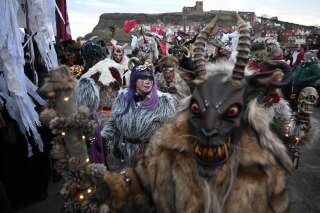 Le défilé Whitby Krampus Run, à Whitby (Angleterre), le 2 décembre 2023. . PHOTO OLI SCARFF/AFP