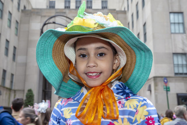 Femme En Costume Lapin Pendant La Parade Du Bonnet De Pâques Photographie  éditorial - Image du défilé, pâques: 274604477