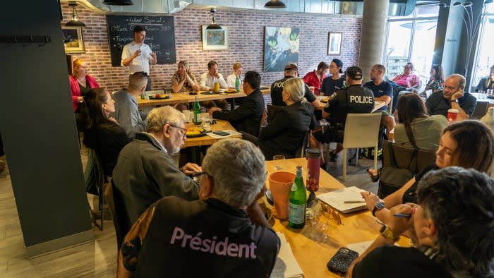 ByWard Market business owners held a meeting Tuesday to discuss their concerns with the state of the neighbourhood. Court Curry, who works with the city, addresses the crowd. (Francis Ferland/Radio-Canada - image credit)