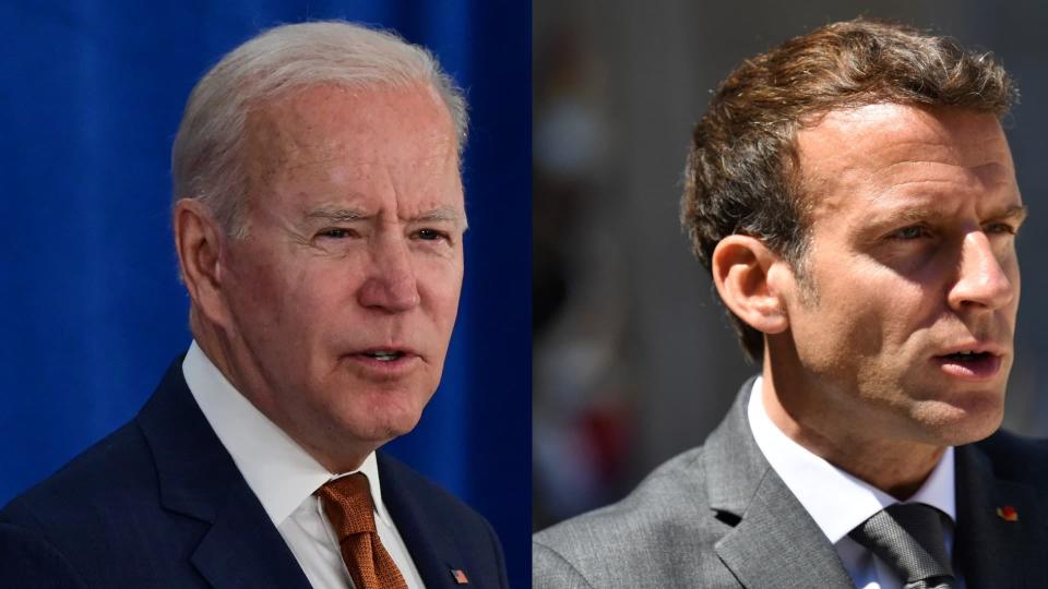 Joe Biden et Emmanuel Macron montrés côte à côte. - JIM WATSON/ Bertrand GUAY