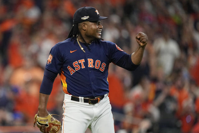 Díaz homers in 7th to break tie, Astros beat A's 5-2