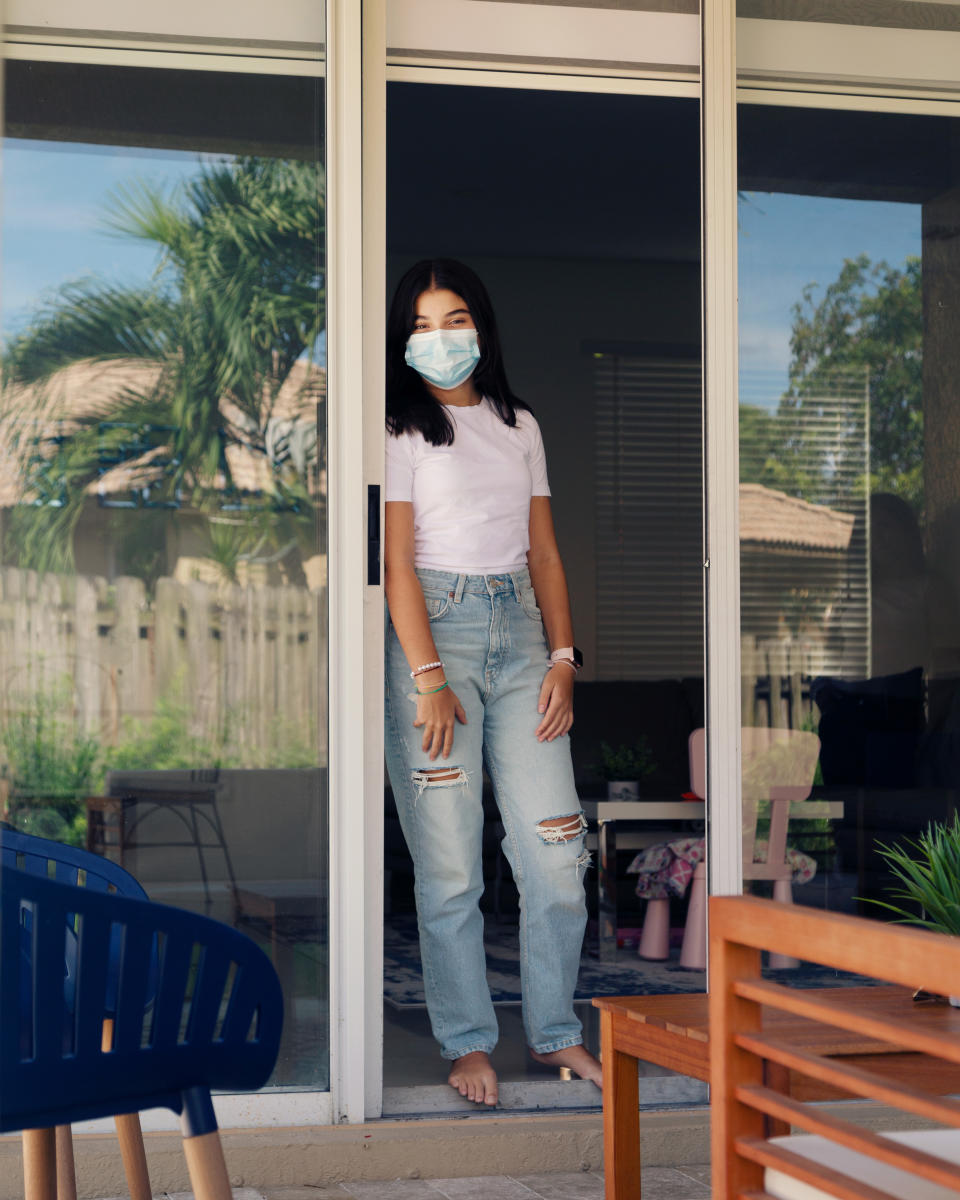 Sophia Gomez, de 12 años, en su casa de Doral, Florida, el 6 de agosto de 2021, tras haber sido hospitalizada con COVID-19 durante seis días. (Alfonso Duran/The New York Times)