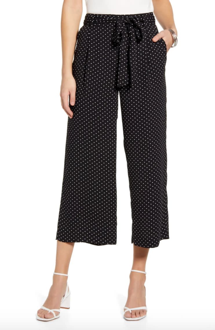 These pants come in sizes XS to XXL. <a href="https://fave.co/2ONqJ2G" target="_blank" rel="noopener noreferrer">Find them for $69 at Nordstrom</a>. 