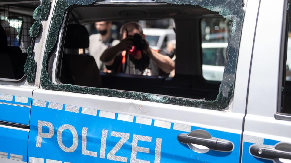 Stuttgart: Das Bild der Polizei rückt in der Debatte in den Mittelpunkt.