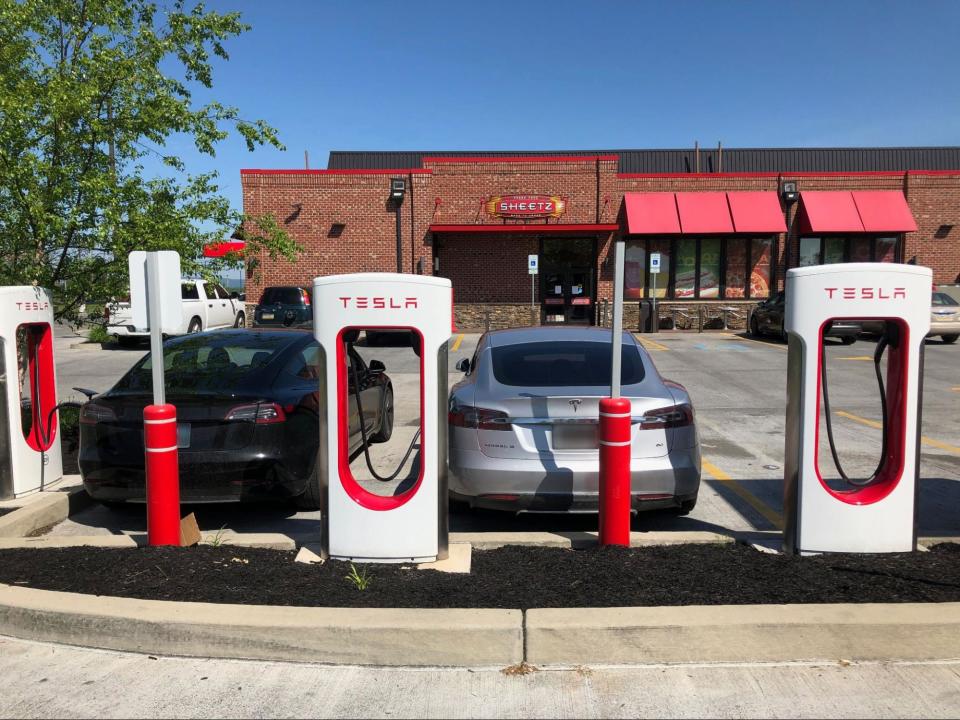 Sheetz was one of the first gas station chains in the Mid-Atlantic to wholeheartedly embrace Tesla Superchargers. Third-party D.C. chargers are much less common. <em>Joe Ligo</em>