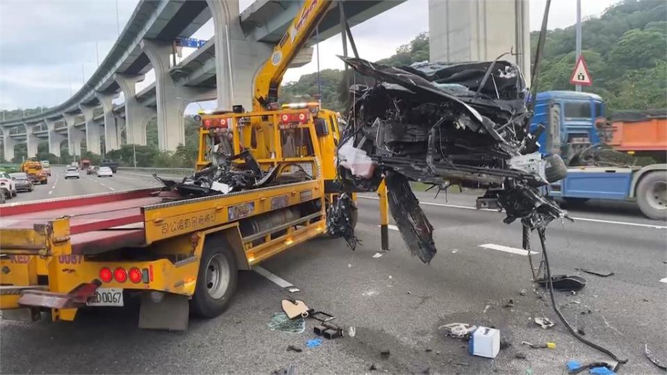 國1林口南下路段連環車禍！拖吊車處理事故遭追撞1死2傷