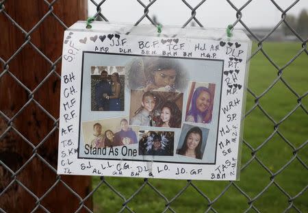 A makeshift memorial is seen outside Marysville-Pilchuck High School the day after a school shooting in Marysville, Washington October 25, 2014. REUTERS/Jason Redmond