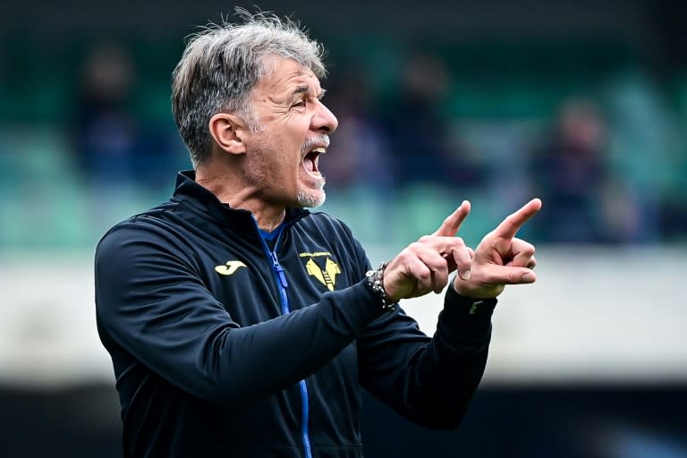 El técnico italiano del Hellas Verona Marco Baroni gesticula durante el partido de la Serie A entre Hellas Verona y AC Milan, en el estadio Marcantonio Bentegodi de Verona, el 17 de marzo de 2024 (Piero CRUCIATTI)