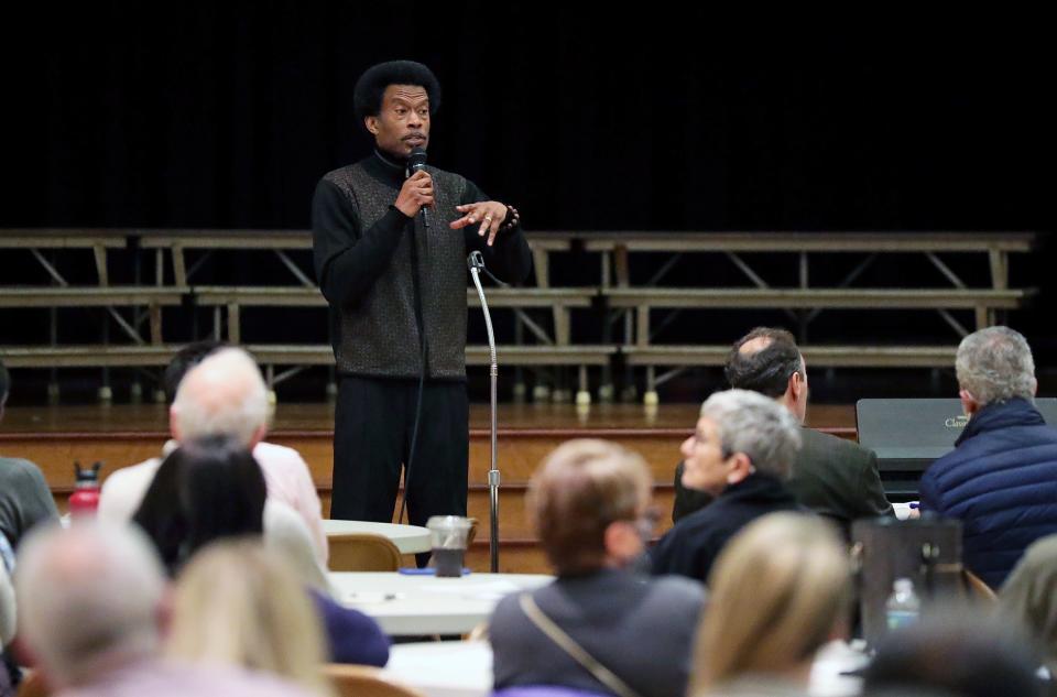 Ward 4 councilman Russ Neal speaks to Akron residents during a public engagement session held at Zwisler Hall, Tuesday, Nov. 29, 2022, in Akron, Ohio.