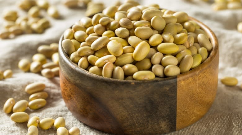 Dried Peruano beans in a wooden bowl 