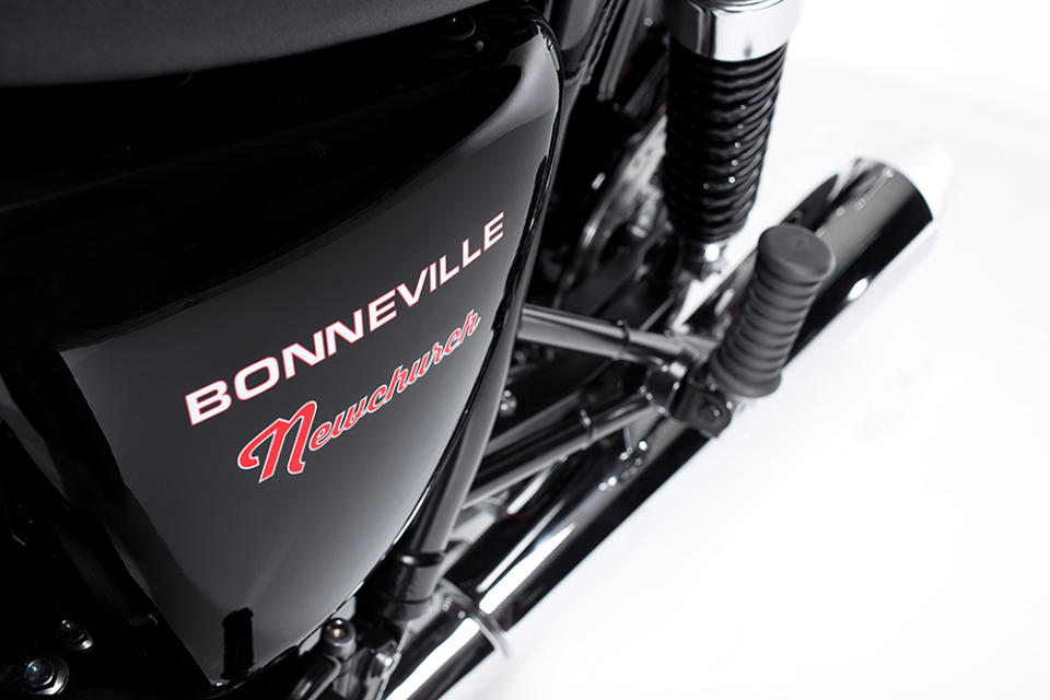 2015-Triumph-Bonneville-Special-Edition-08