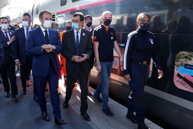 <p>La SNCF célèbre vendredi les 40 ans du TGV, un anniversaire fêté avec Emmanuel Macron qui va permettre à la compagnie d'oublier la pandémie en attendant l'arrivée de la prochaine génération de trains, alors que la concurrence pointe son nez. </p>