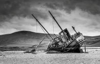 <p>Barnatra boat wreck. Source: Des Glynn / SWNS </p>