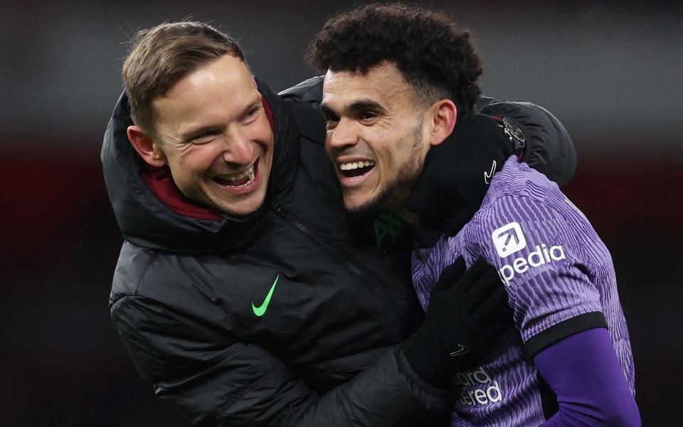 Pep Lijnders celebrates with Luis Diaz after Liverpool beat Arsenal