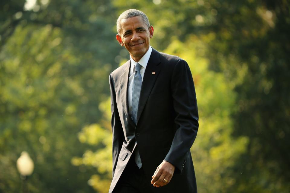 22) Barack Obama scooped ice cream at Baskin-Robbins.