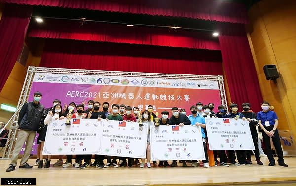 AERC 2021亞洲機器人運動競技大賽，龍華科大學子在奪二十四大獎展現實力。（圖：龍華科大提供）