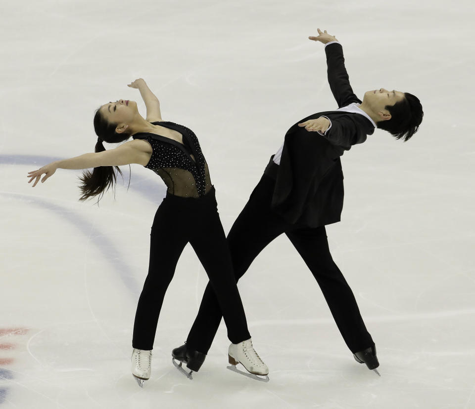 Maia Shibutani and Alex Shibutani perform during the short dance competition at the U.S. Figure Skating Championships Friday, Jan. 20, 2017, in Kansas City, Mo. (AP Photo/Charlie Riedel)