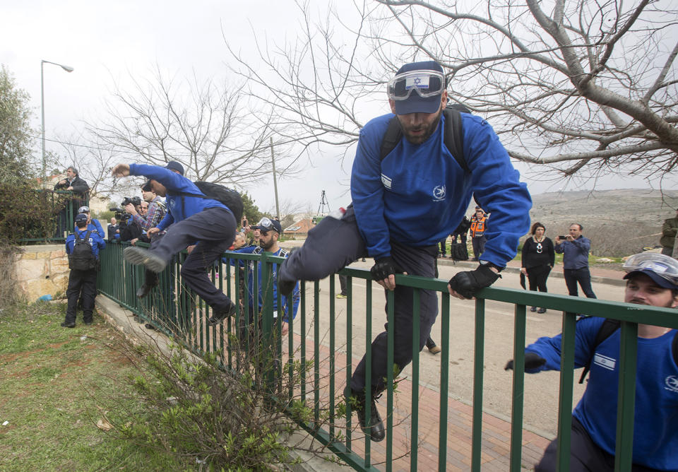 <p>Israeli police climb over a fence as they evict settlers from the West Bank settlement of Ofra, Tuesday, Feb. 28, 2017. EPA/ATEF SAFADI </p>