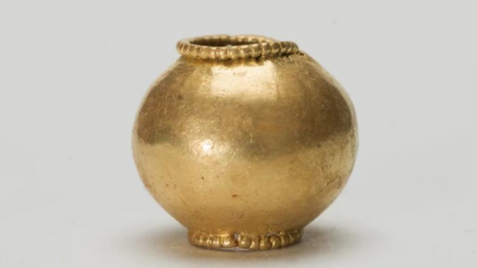 A close-up image of the gold beads found.<p>ANNETTE GRÆSLI ØVRELID / ARCHAEOLOGICAL MUSEUM, UIS</p>