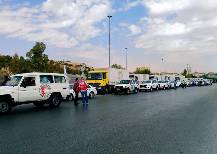 A humanitarian aid convoy heading to the rebel-held towns of Madaya and Zabadani and to the government-held towns of Kafraya and Fuaa on September 25, 2016 (AFP Photo/)