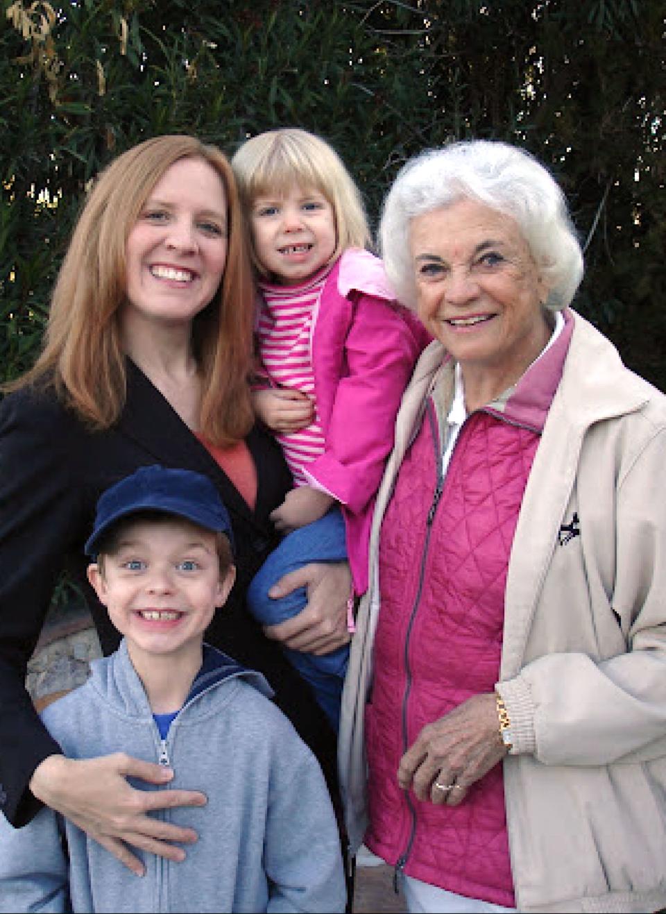 Justice Sandra Day O’Connor with RonNell Andersen Jones and her children, Max and Scout, during one of O’Connor’s visits to Tucson, Arizona, during a time when the two women were team teaching, in 2006. | RonNell Andersen Jones