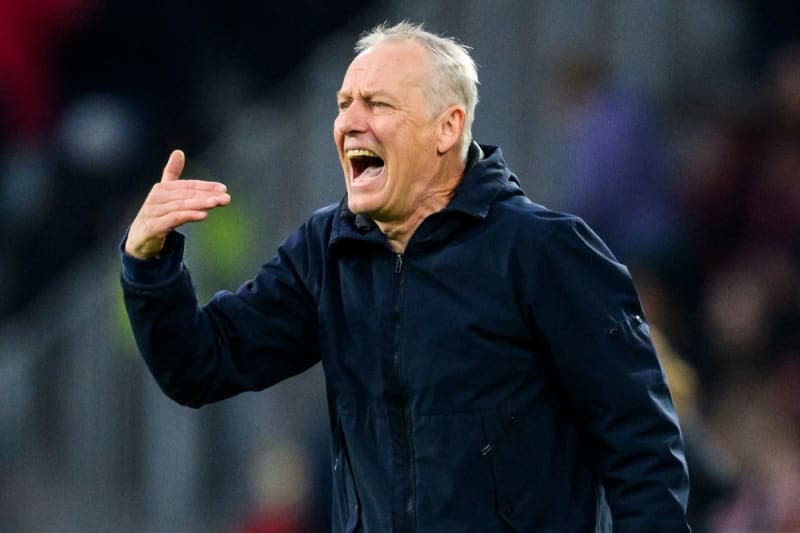 Freiburg coach Christian Streich gestures to his players from the touchlines during the German Bundesliga soccer match between SC Freiburg and FSV Mainz 05 at Europa-Park Stadium. Tom Weller/dpa