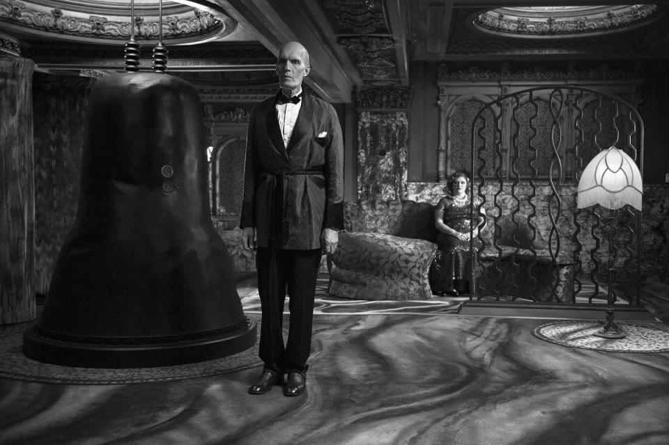 The Giant (Carel Struycken) in the White Lodge in Twin Peaks: The Return.
