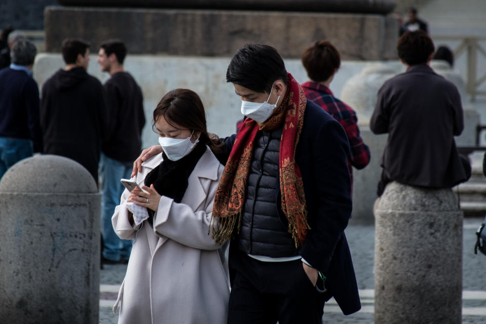 Coronavirus, positivo esce dalla quarantena e va a lavorare