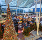 <p>Das innovative Angebot des Flughafens München wechselt saisonal – von Surfen bis zu Weihnachtsmärkten (Munich Airport/Instagram) </p>