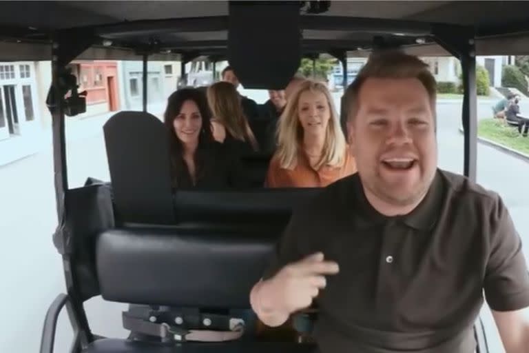 James Corden junto a los protagonistas de Friends durante su Carpool Karaoke