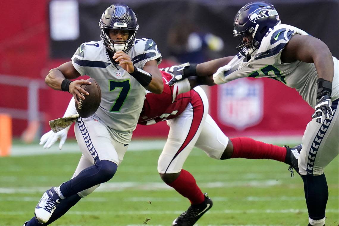 Seattle Seahawks quarterback Geno Smith (7) scrambles against the Arizona Cardinals during the first half of an NFL football game in Glendale, Ariz., Sunday, Nov. 6, 2022. (AP Photo/Ross D. Franklin)