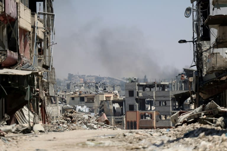 Am dritten Tag in Folge hat das israelische Militär den Norden des Gazastreifens verstärkt unter Beschuss genommen. Die Armee habe ihren Einsatz in der Gegend von Schudschaija, einem Vorort der Stadt Gaza, fortgesetzt, hieß es am Samstag in einer Erklärung. (Omar AL-QATTAA)