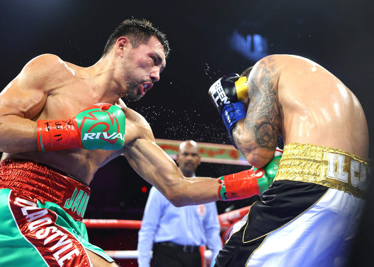 Janibek Alimkhanuly (L) unified the WBO and IBF middleweight titles by stopping Vincenzo Gualtieri in the sixth round Saturday. (Mikey Williams/Top Rank)