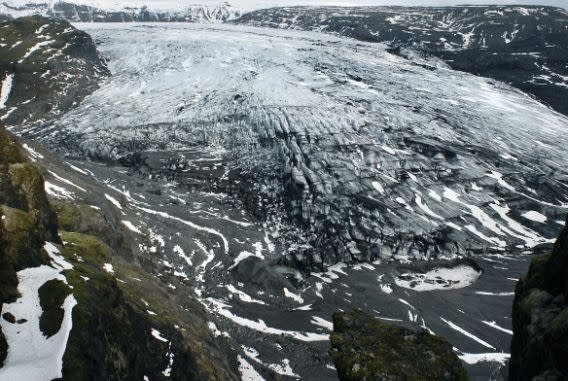 <p>El glaciar Solheimajokull, Islandia se ha encogido aproximadamente 625 metros (2.050 pies) 2007.(James Balog/Extreme Ice Survey via AP) </p>