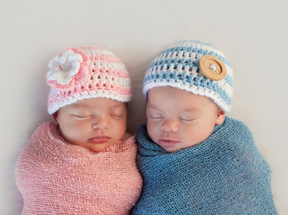 Boy and girl newborn babies (Getty Images/iStockphoto)