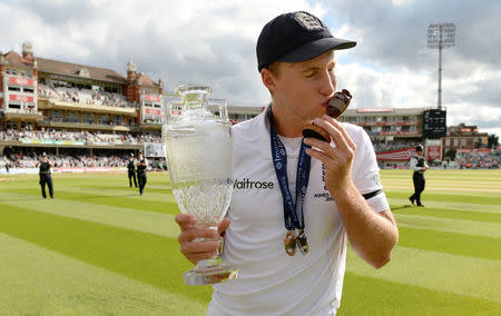 FILE PHOTO: Cricket - England v Australia - Investec Ashes Test Series Fifth Test - Kia Oval - 23/8/15England's Joe Root celebrates winning the Ashes with the urnReuters / Philip Brown / Livepic /File Photo