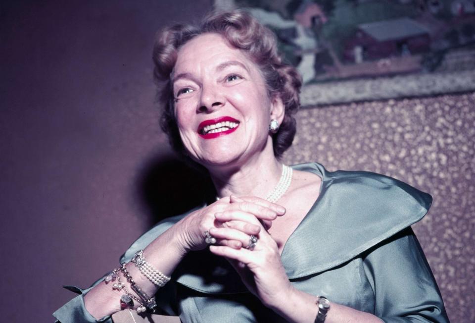 PHOTO: Helen Hayes poses for a portrait in 1955. (Bettmann Archive/Getty Images)