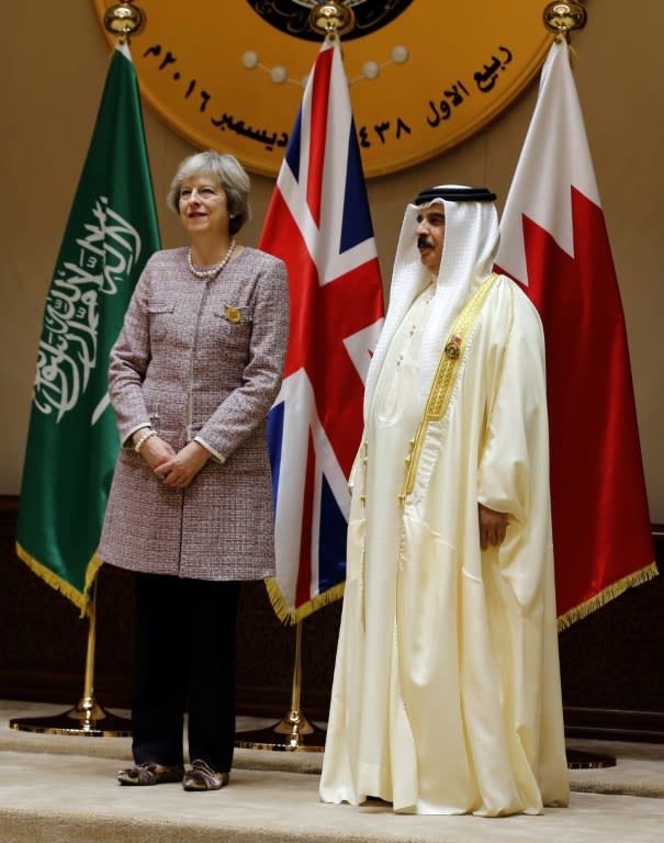 Theresa May and King Hamad bin Issa al-Khalifa at the Gulf Cooperation Council summit in Manama on December 7, 2016