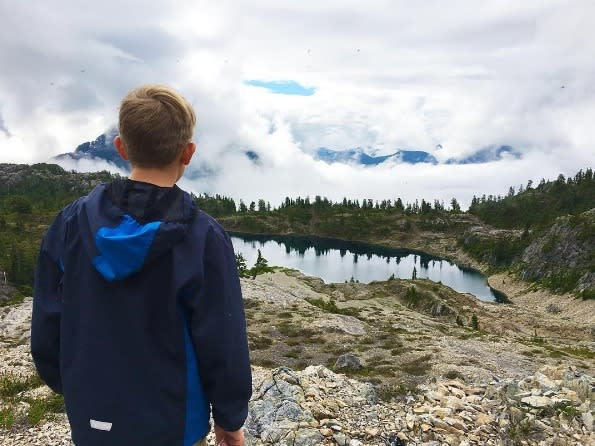 One day the two burned some energy in the pristine wilderness. “Hiking an alpine glacier. These views …,” Reese wrote beside this snap. (Photo: Instagram) 