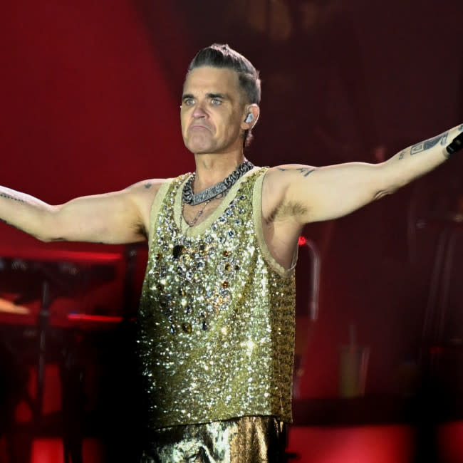 Robbie Williams está pasando por la andropausia credit:Bang Showbiz