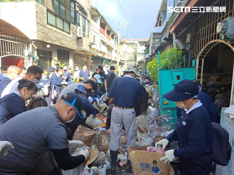 台南市北區該戶「垃圾屋」清理過後，終於可以看得出空間配置。（圖／台南市北區區公所提供）