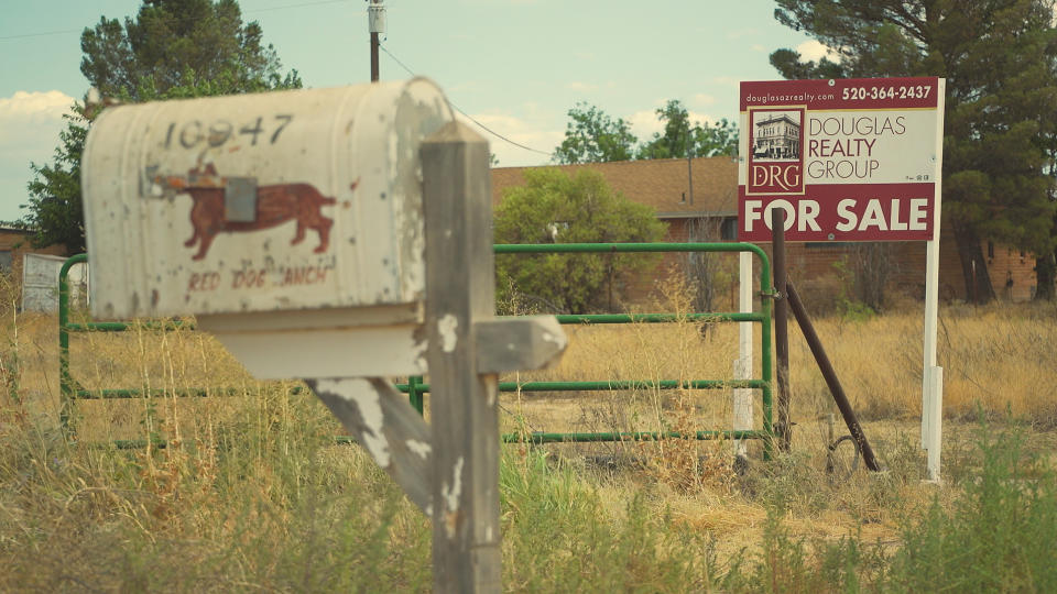 Lynda Reynolds' abandoned property, still for sale 11 years later. (Andrew Stern / NBC News)