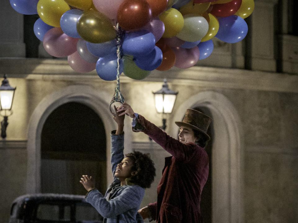 Calah Lane and Timothée Chalamet as Noodle and Willy Wonka in "Wonka."