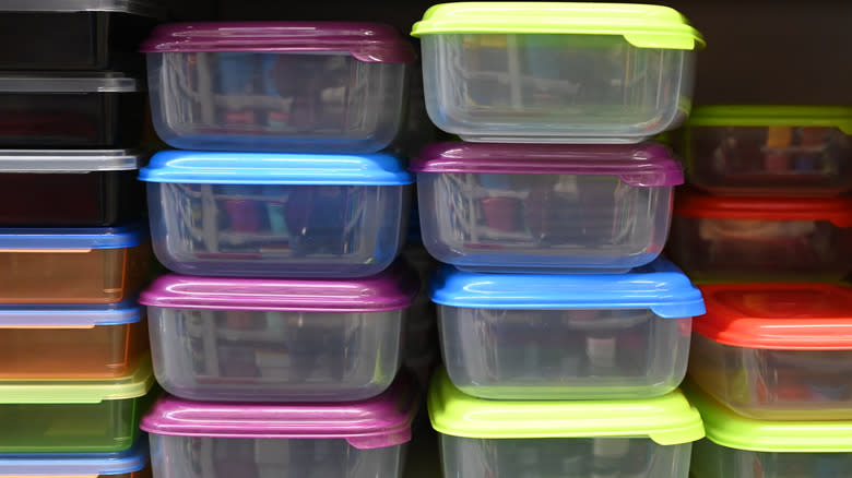 Plastic food storage containers