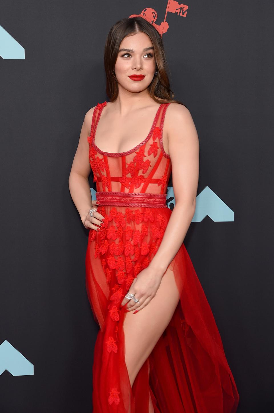 <h1 class="title">Hailee Steinfeld</h1><cite class="credit">Photo: Getty Images</cite>