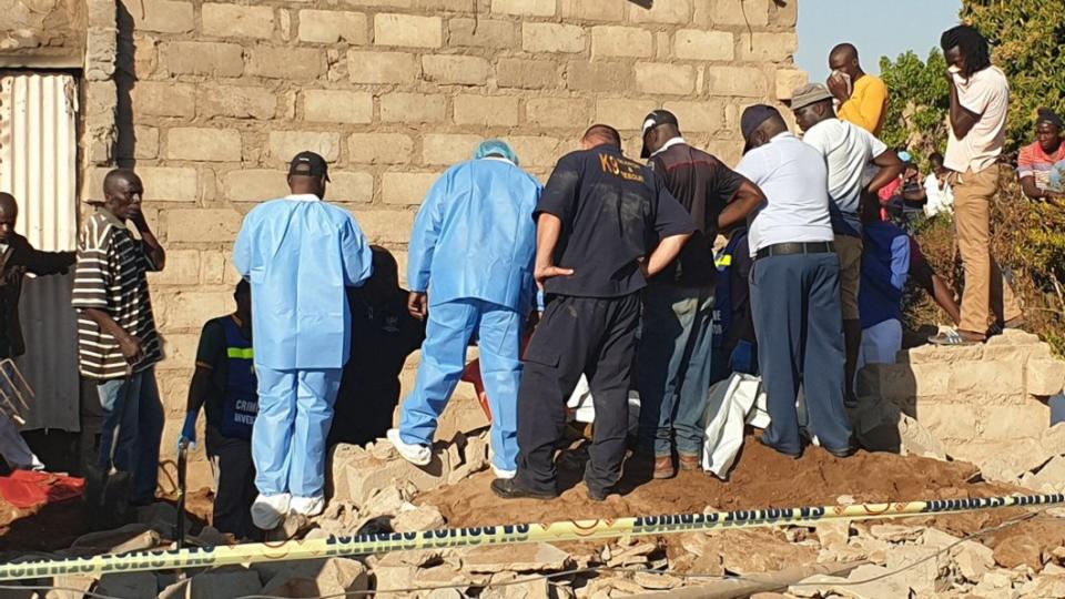 5具遺體陸續被挖出。圖／翻攝mwelimasilela推特