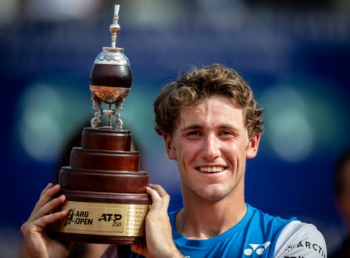 Norway's Casper Ruud holds the Buenos Aires trophy