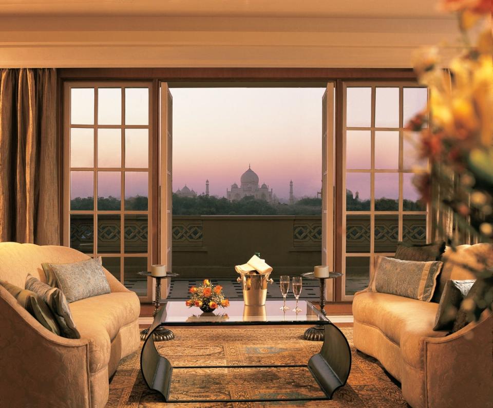 Toast to the Taj at the Oberoi Amervilas (The Oberoi Hotels and Resorts)